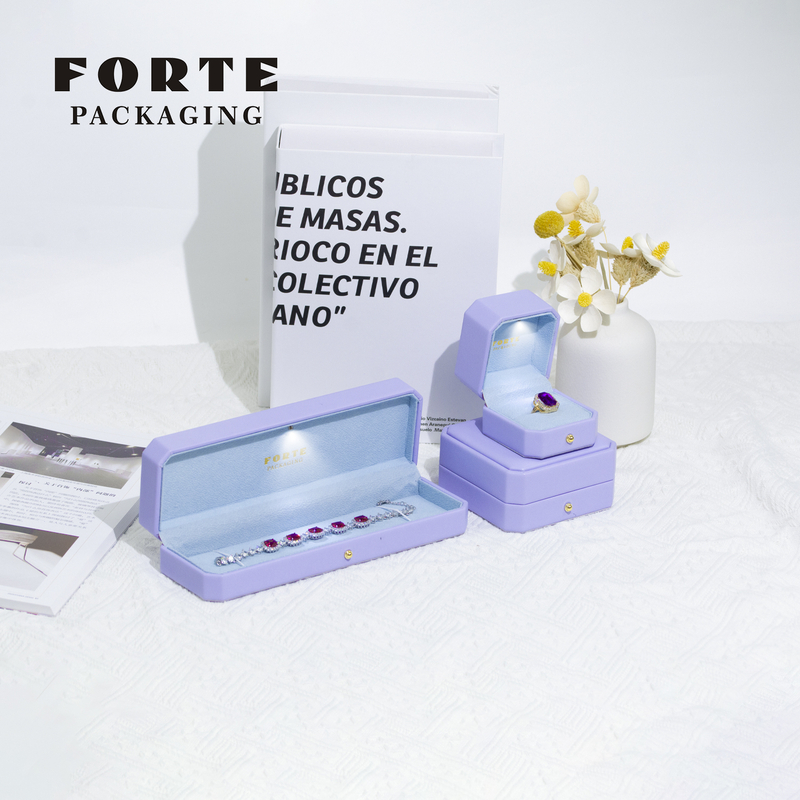 FORTE Luxury Led Light Jewelry Box High End Pu Leather Custom Logo Jewelry Packaging