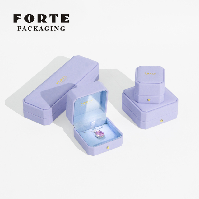 FORTE Luxury Led Light Jewelry Box High End Pu Leather Custom Logo Jewelry Packaging