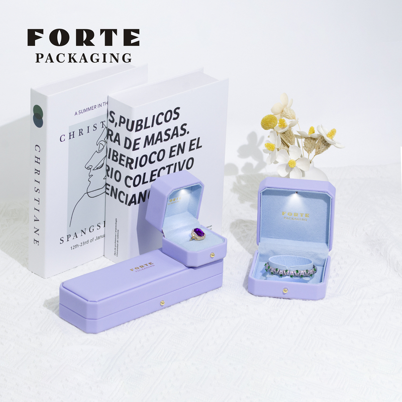 FORTE Luxury Led Light Jewelry Box High End Pu Leather Custom Logo Jewelry Packaging