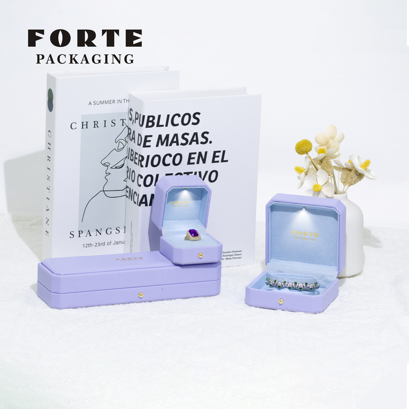 FORTE Luxury Led Light Jewelry Box High End Pu Leather Custom Logo Jewelry Packaging