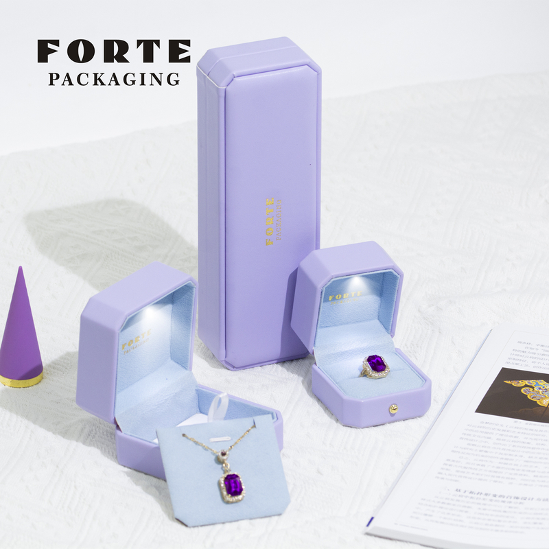 FORTE Luxury Led Light Jewelry Box High End Pu Leather Custom Logo Jewelry Packaging